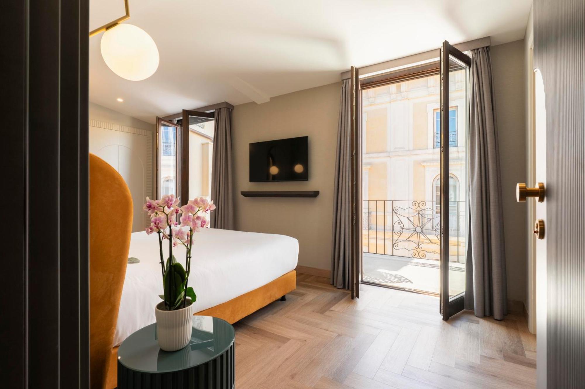 Je 4* Roma
